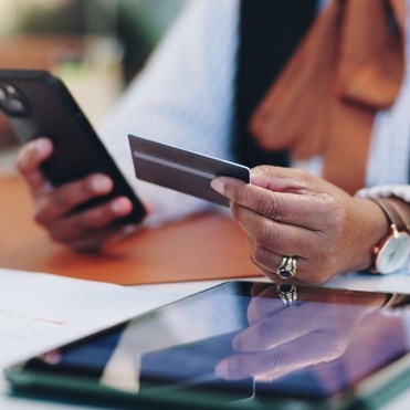 Quando comprar à vista e quando parcelar? Descubra aqui